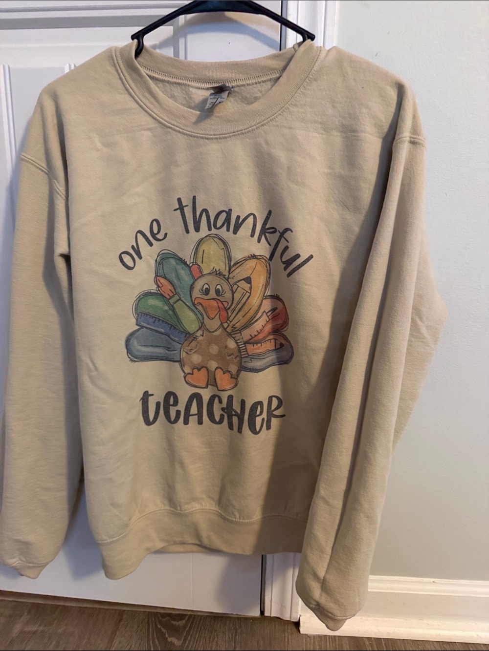 Gildan Beige "One Thankful Teacher" Turkey Graphic Sweatshirt